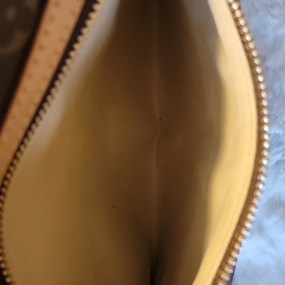 Louis Vuitton Hudson  Crossbody Bag - Picture 11 of 16